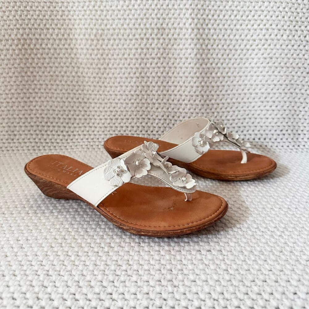 Italian Shoemakers Giggle White Faux Leather Flower Applique Thong Sandal Heels